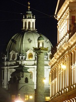 Die Karlskirche bei Nacht